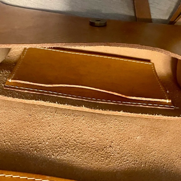 Portland Leather Astoria Crossbody Bag in Tan - Picture 2 of 8